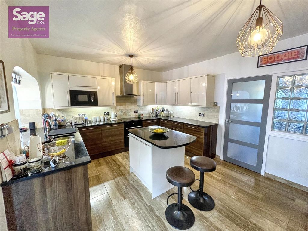 Property photo 2 of 36
