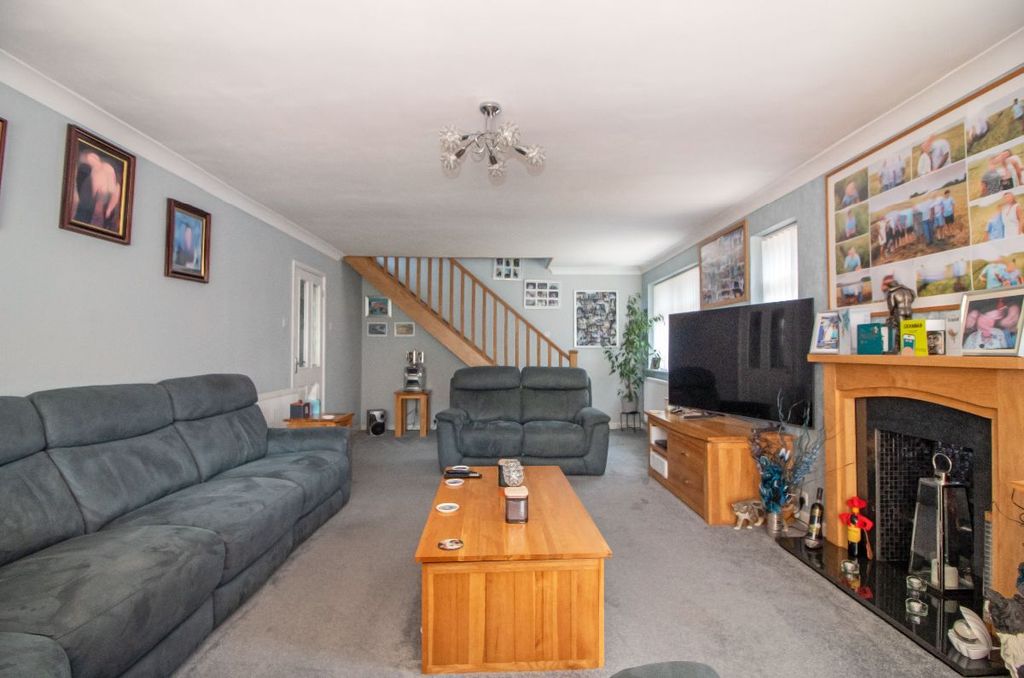 Property photo 2 of 26