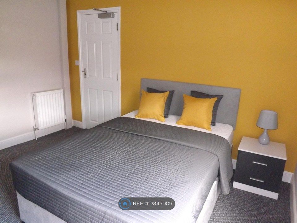 Property photo 1 of 10 Room 5