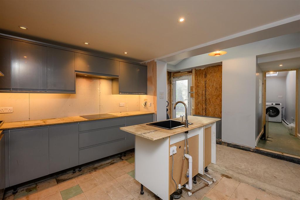 Property photo 2 of 15 Kitchen Dining