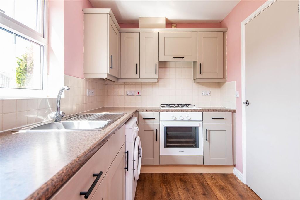 Property photo 3 of 14 Kitchen