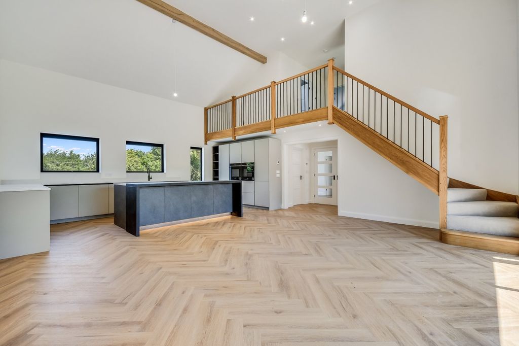 Property photo 3 of 14 Open Plan