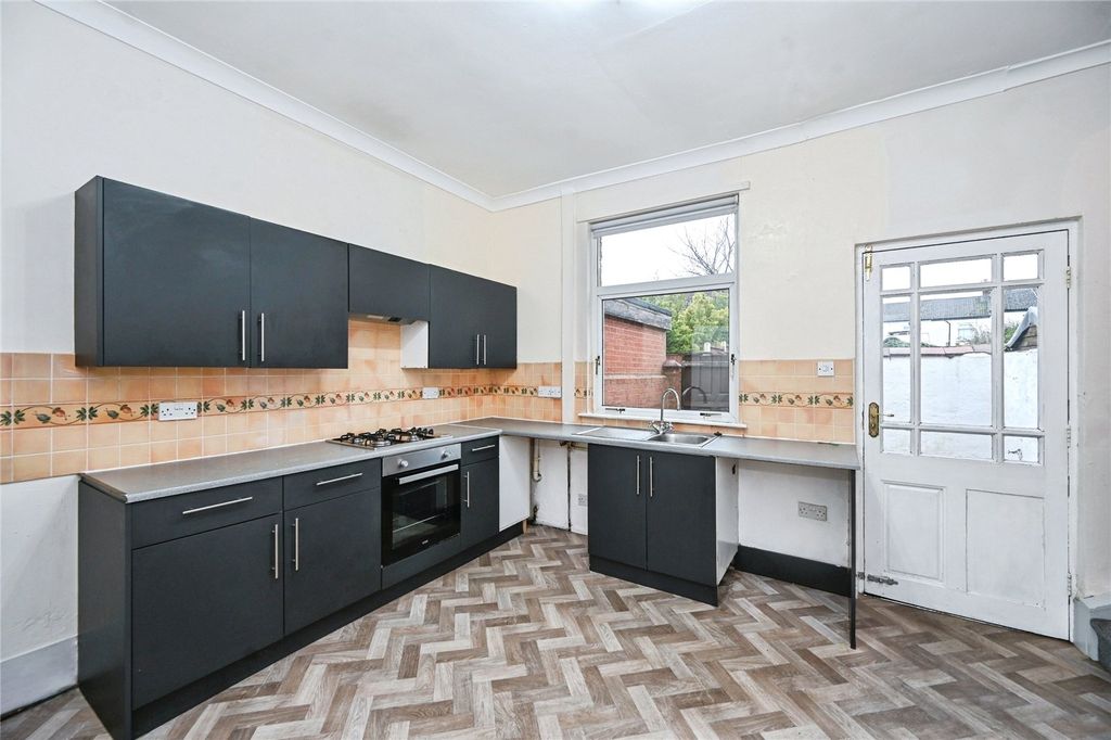 Property photo 2 of 15 Picture No. 10