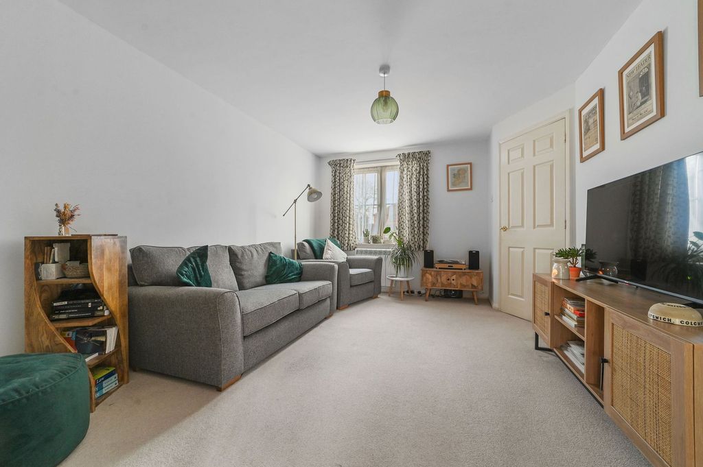 Property photo 2 of 19