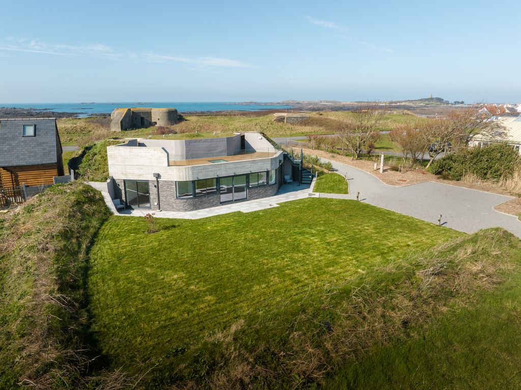 Property photo 2 of 20