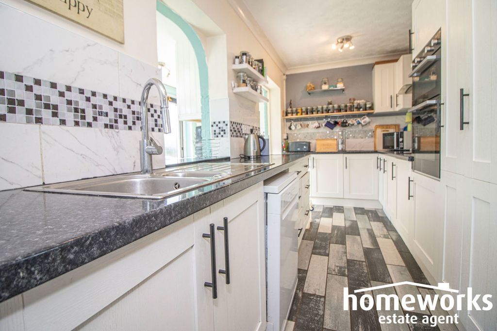 Property photo 3 of 25