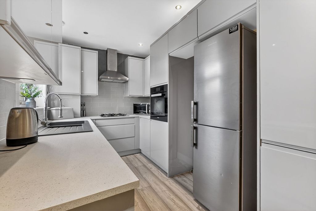 Property photo 2 of 21