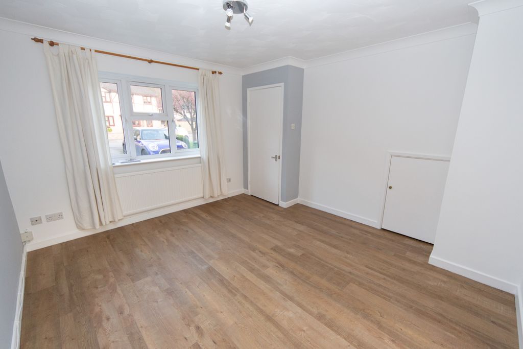 Property photo 3 of 11 Photo 02