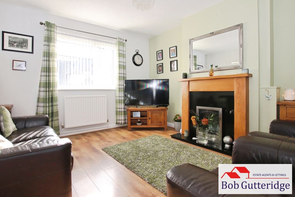 Property photo 2 of 32 Lounge