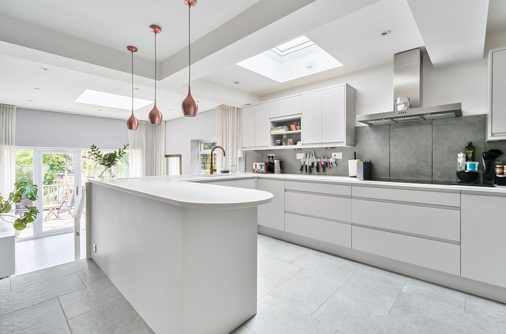 Property photo 2 of 26 1328012-13-688A2d...
