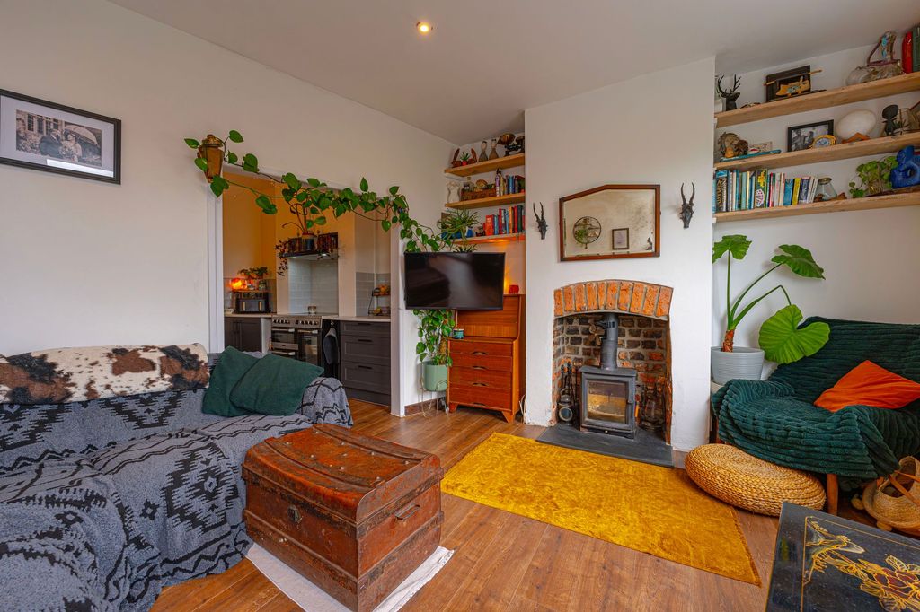 Property photo 3 of 31