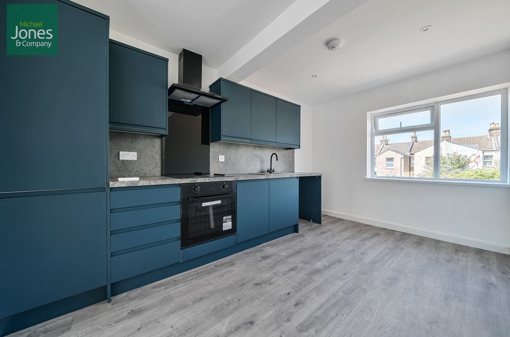 Property photo 1 of 9 Kitchen