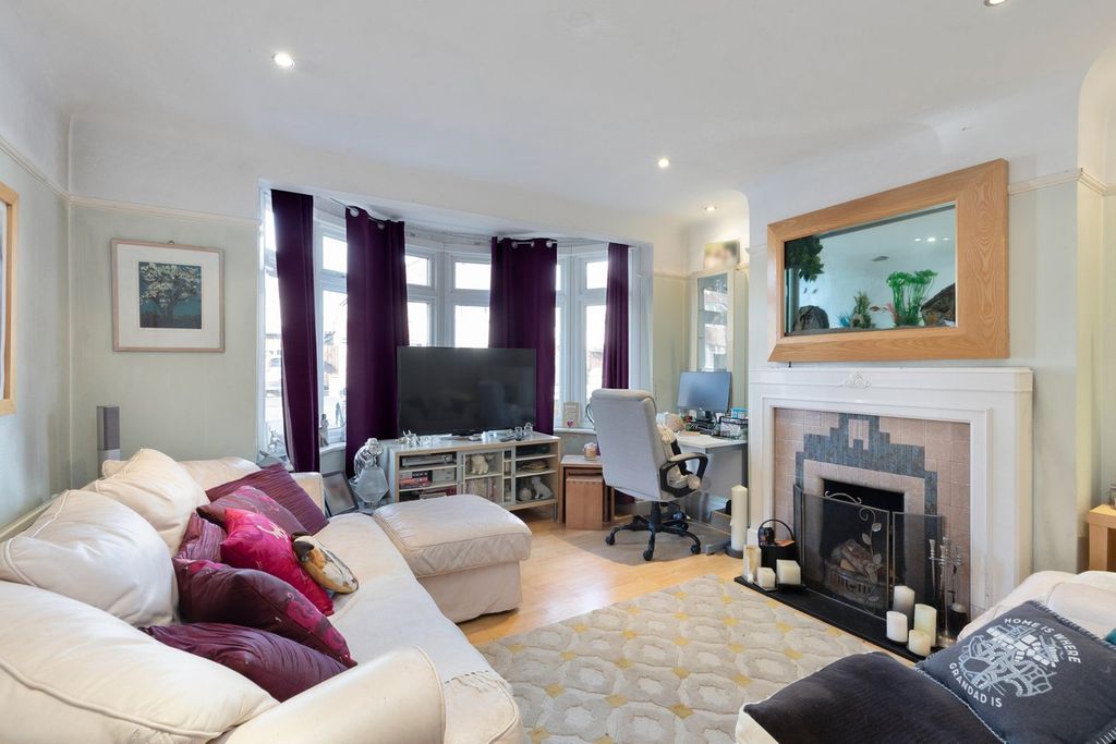 Property photo 2 of 22