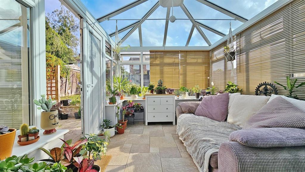 Property photo 3 of 21 Conservatory
