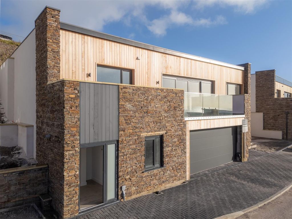 Property photo 1 of 19 1 - Grey Clad And Remove Items (1).Jpg