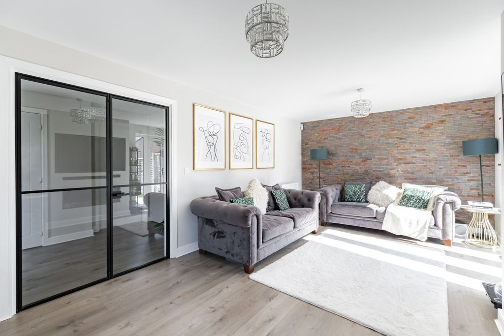 Property photo 3 of 20 4028604