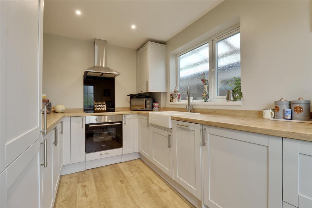 Property photo 2 of 12 F56872E5-2338-4Be0-Ace8-083246Fb72D6_1_201_A.Jpeg