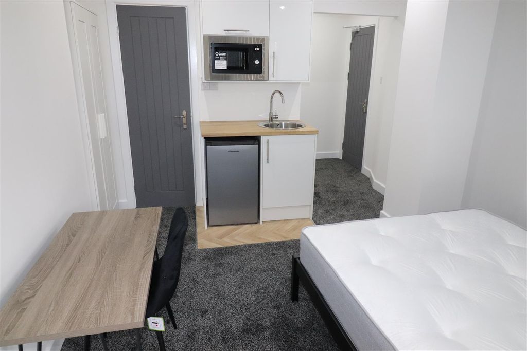 Property photo 2 of 6 78 Charter (21).Jpg