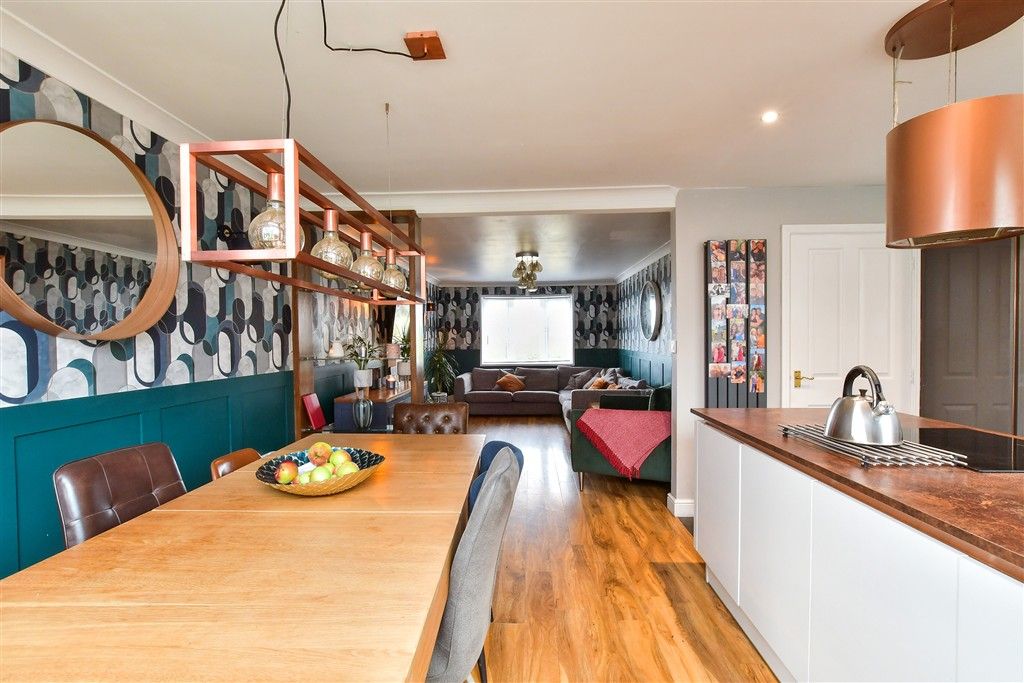 Property photo 1 of 14 Lounge/ Dining Area