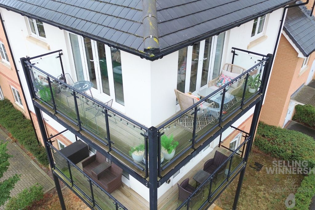 Property photo 3 of 21 4370085