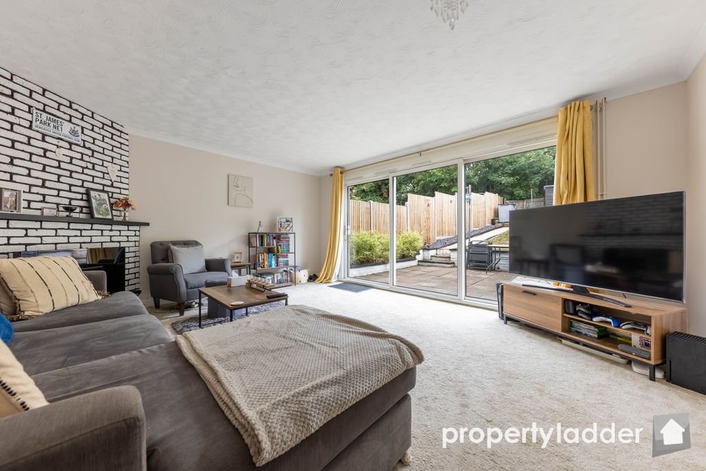 Property photo 3 of 15 Pl