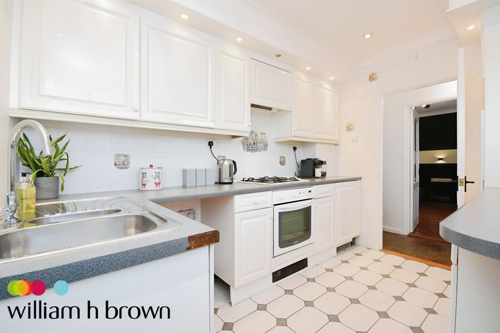 Property photo 2 of 10 Kitchen