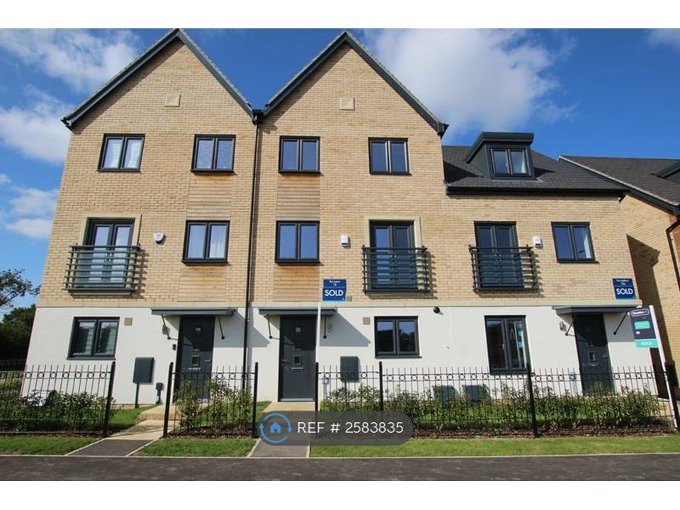 Property photo 1 of 10 Front Mid Terraced