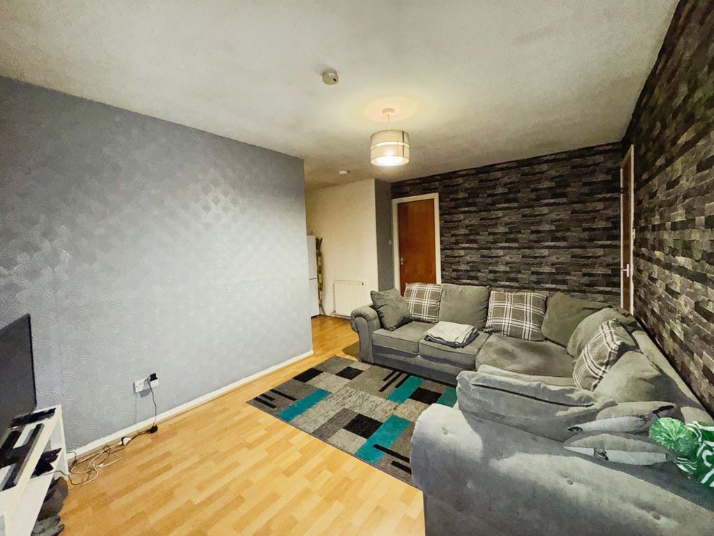 Property photo 3 of 11 Living Room