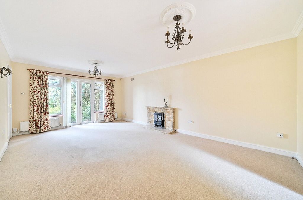 Property photo 3 of 18 Sitting Room