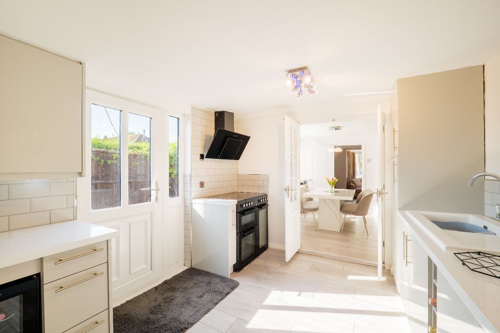 Property photo 3 of 17 5375236
