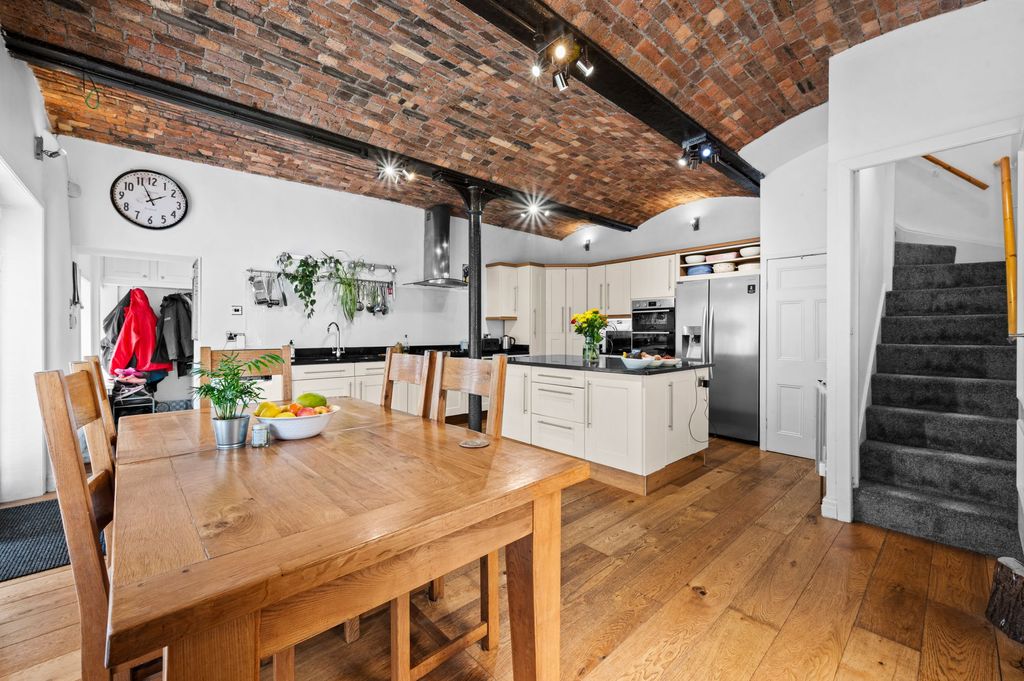 Property photo 2 of 51