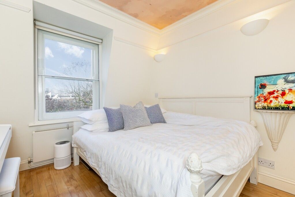 Property photo 3 of 6 Picture 4