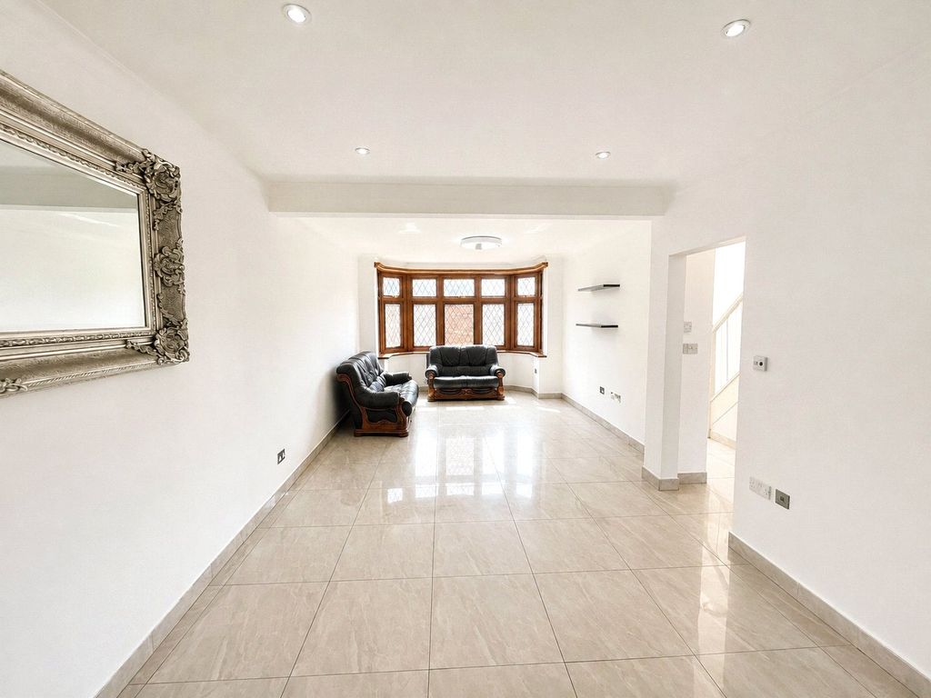 Property photo 2 of 10 Lounge