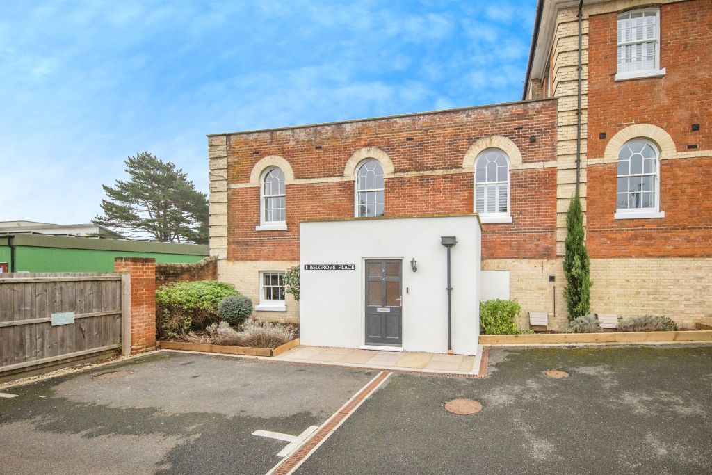 Property photo 1 of 10 Front