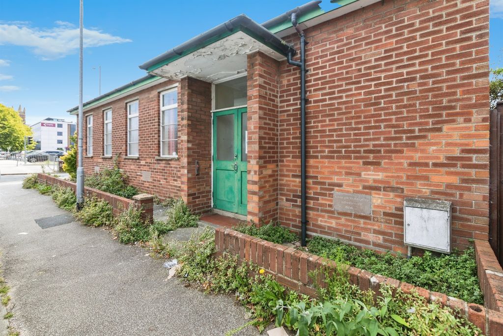 Property photo 3 of 17