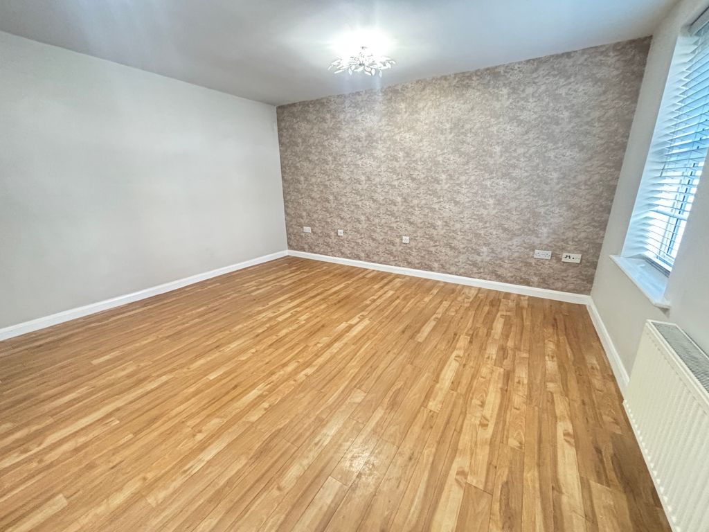 Property photo 3 of 11 Image
