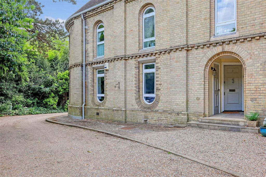 Property photo 2 of 11 Private Entrance