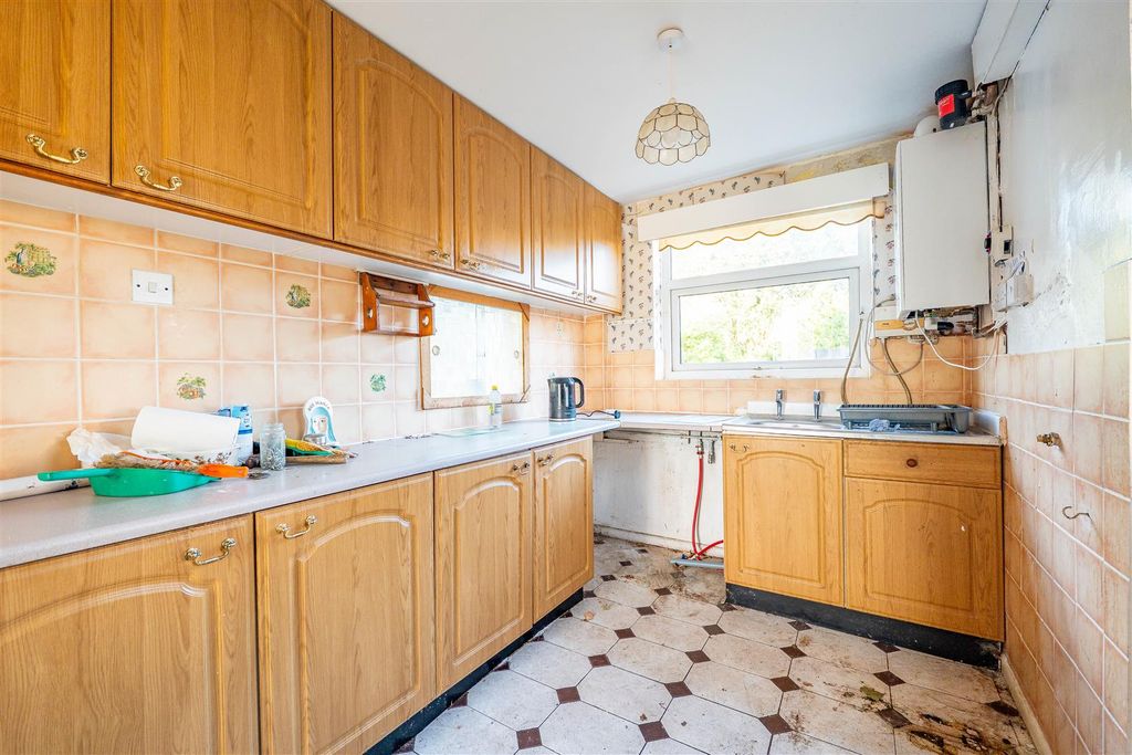Property photo 3 of 20 Kitchen