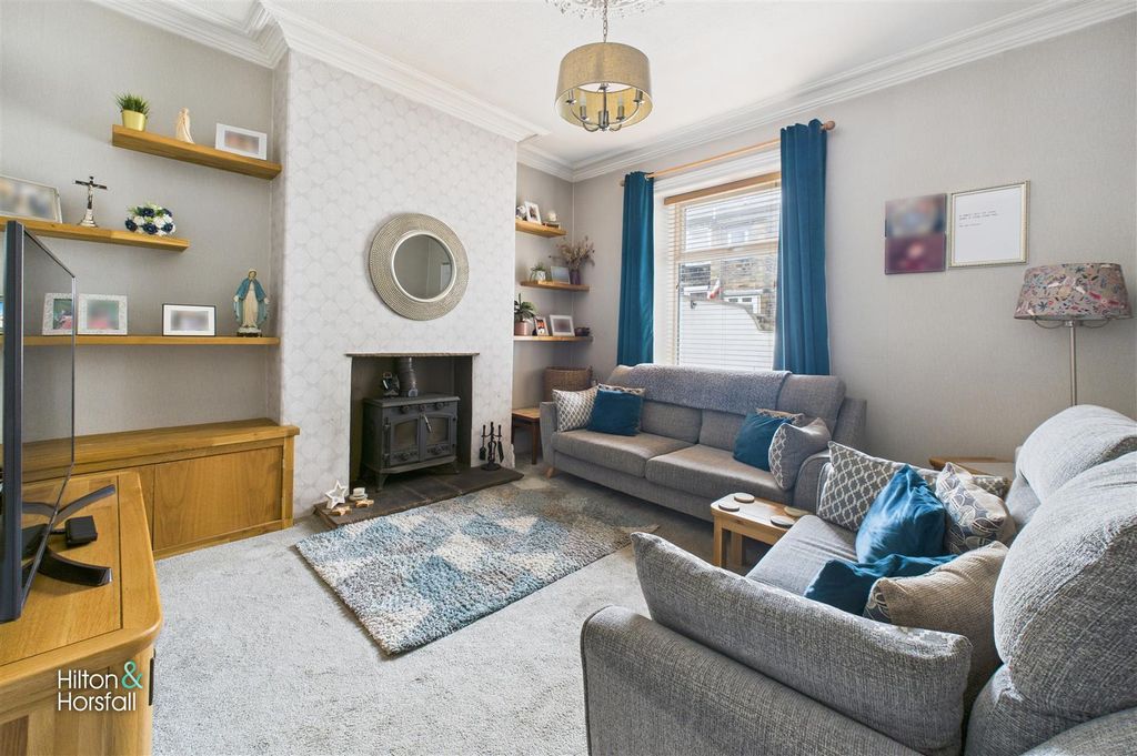 Property photo 2 of 18 Skipton Road