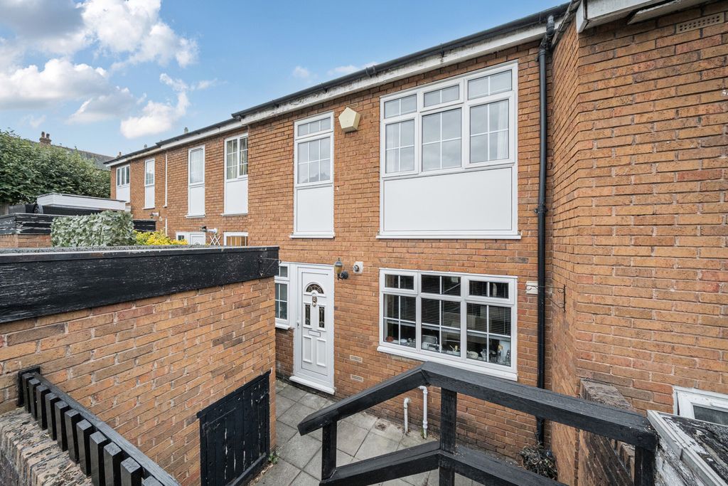 Property photo 1 of 17 External