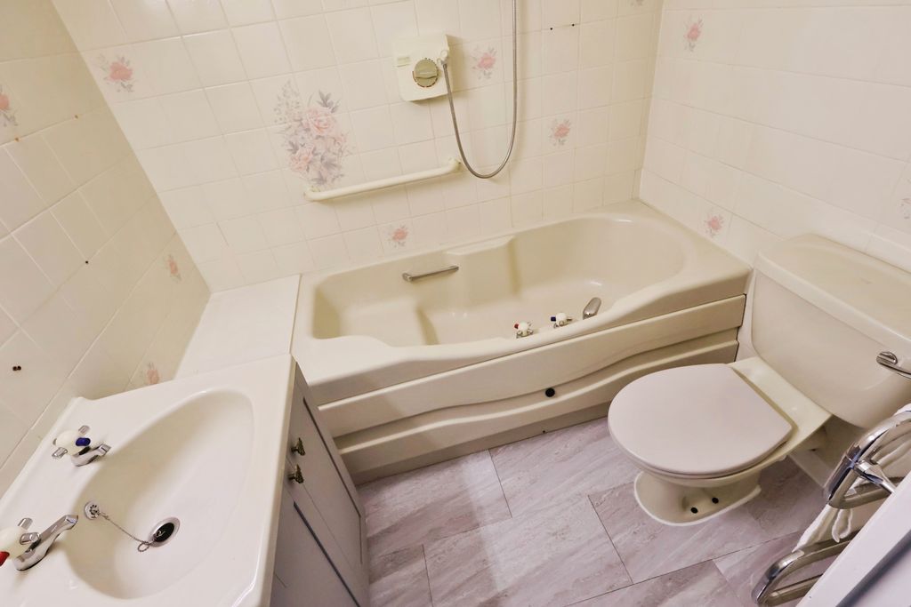 Additional image 22 of 1 bed flat for saleElmwood Court, High Street, Baldock SG7