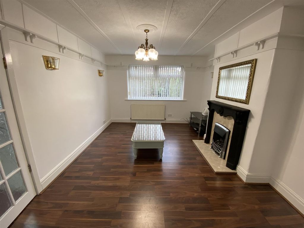 Property photo 3 of 35 Lounge