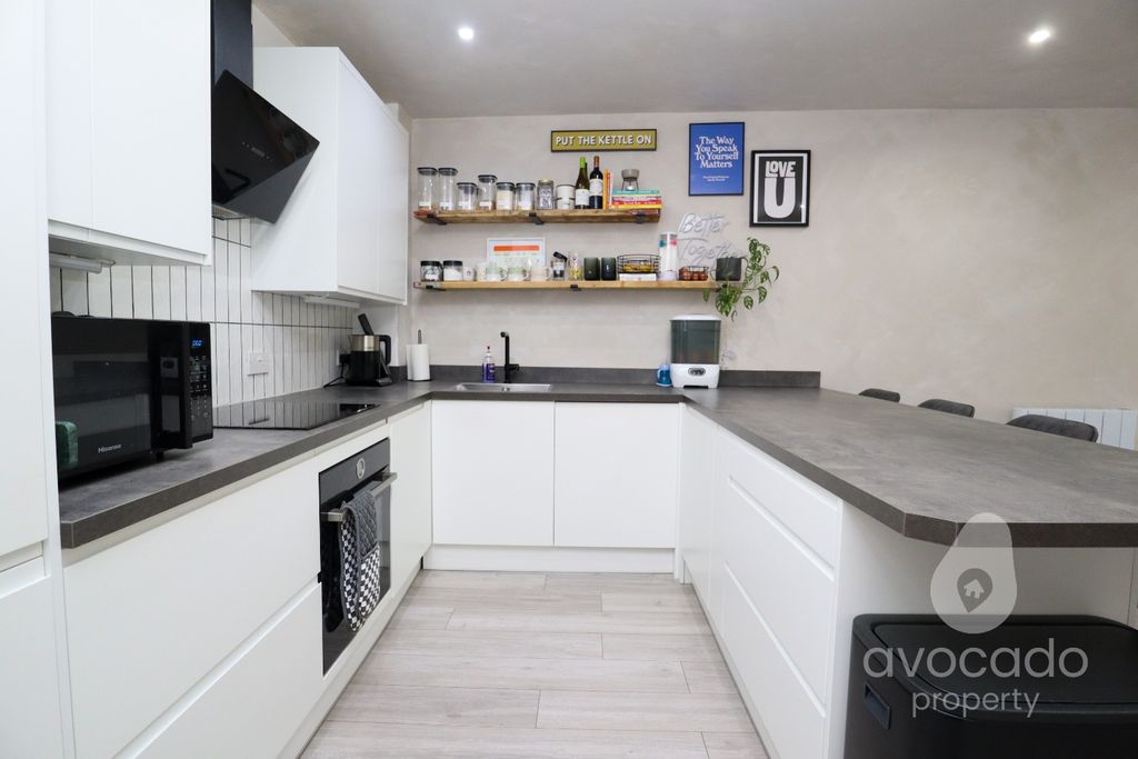 Property photo 3 of 9 4859576