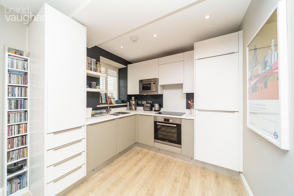 Property photo 3 of 6 Kitchen