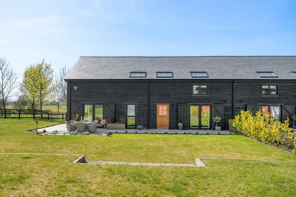 4 bed barn conversion for saleChignal Smealey, Chelmsford CM1 photo 5