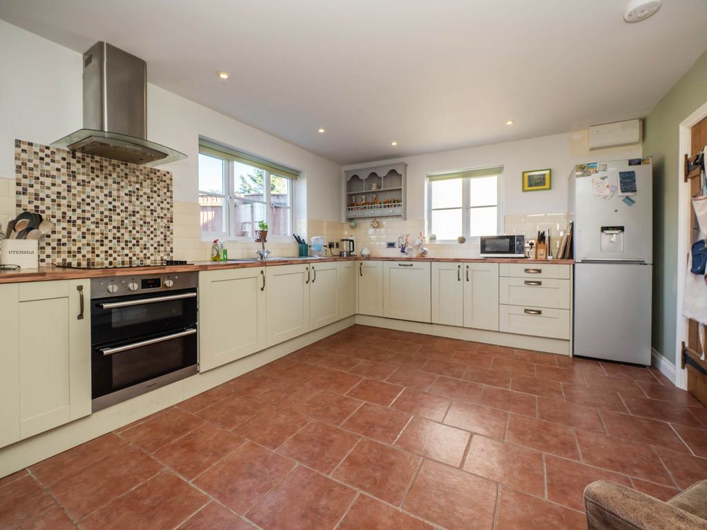 Property photo 3 of 35