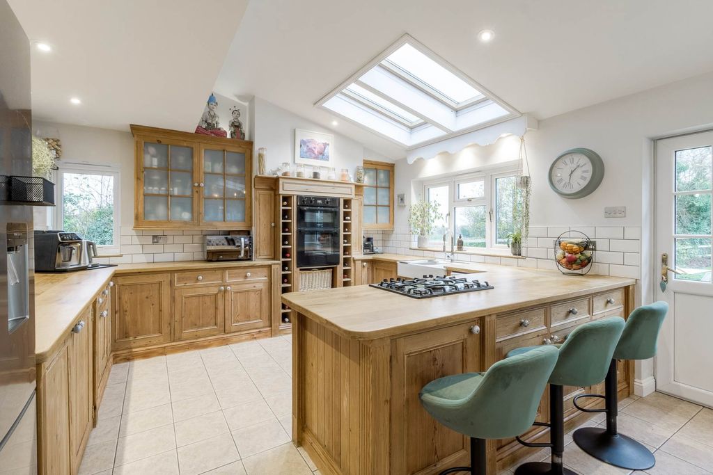 Property photo 2 of 22