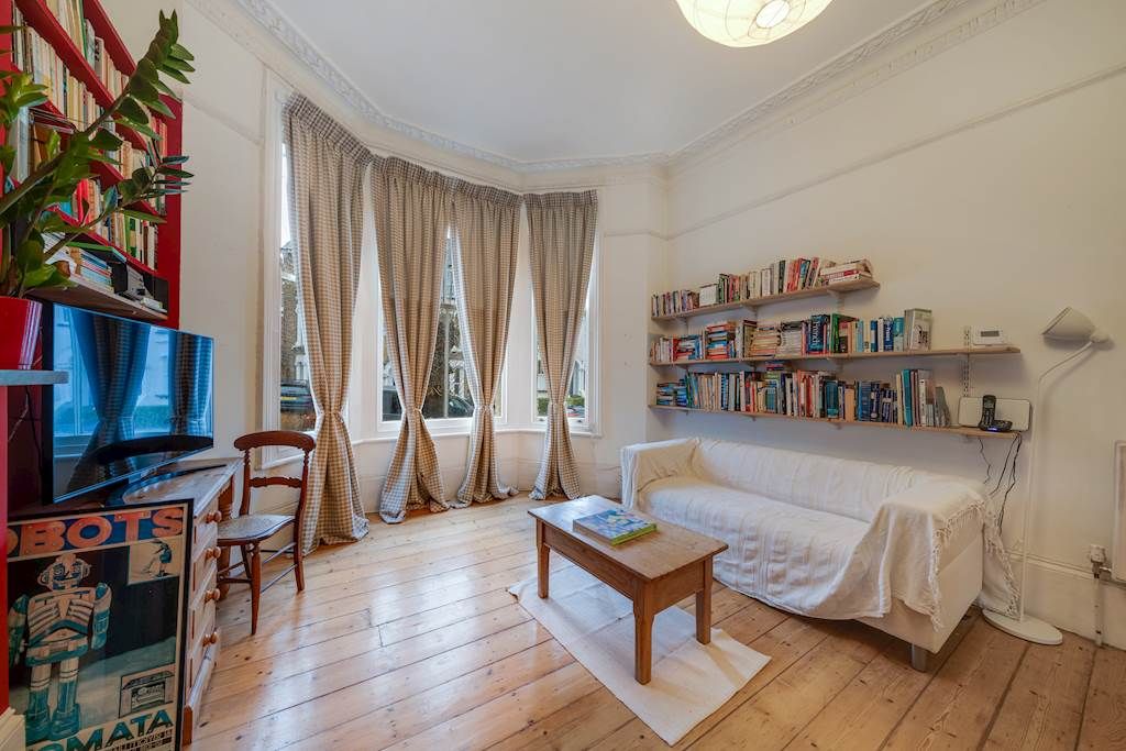 Property photo 2 of 12 02-8E8B81974 - Hgll - Ns - 60B Woodland Rd Se19 1N