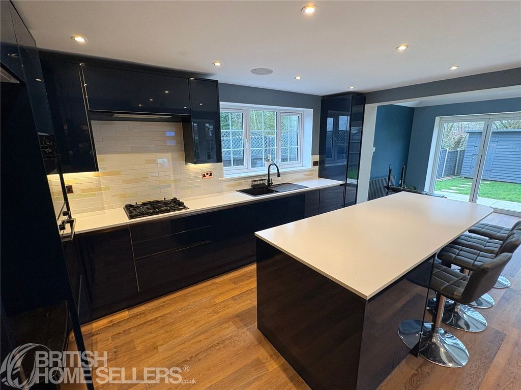 Property photo 2 of 24 Picture No. 32