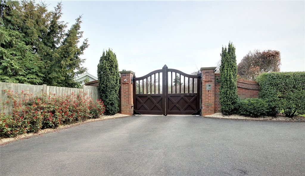 Property photo 2 of 57 Picture No. 17